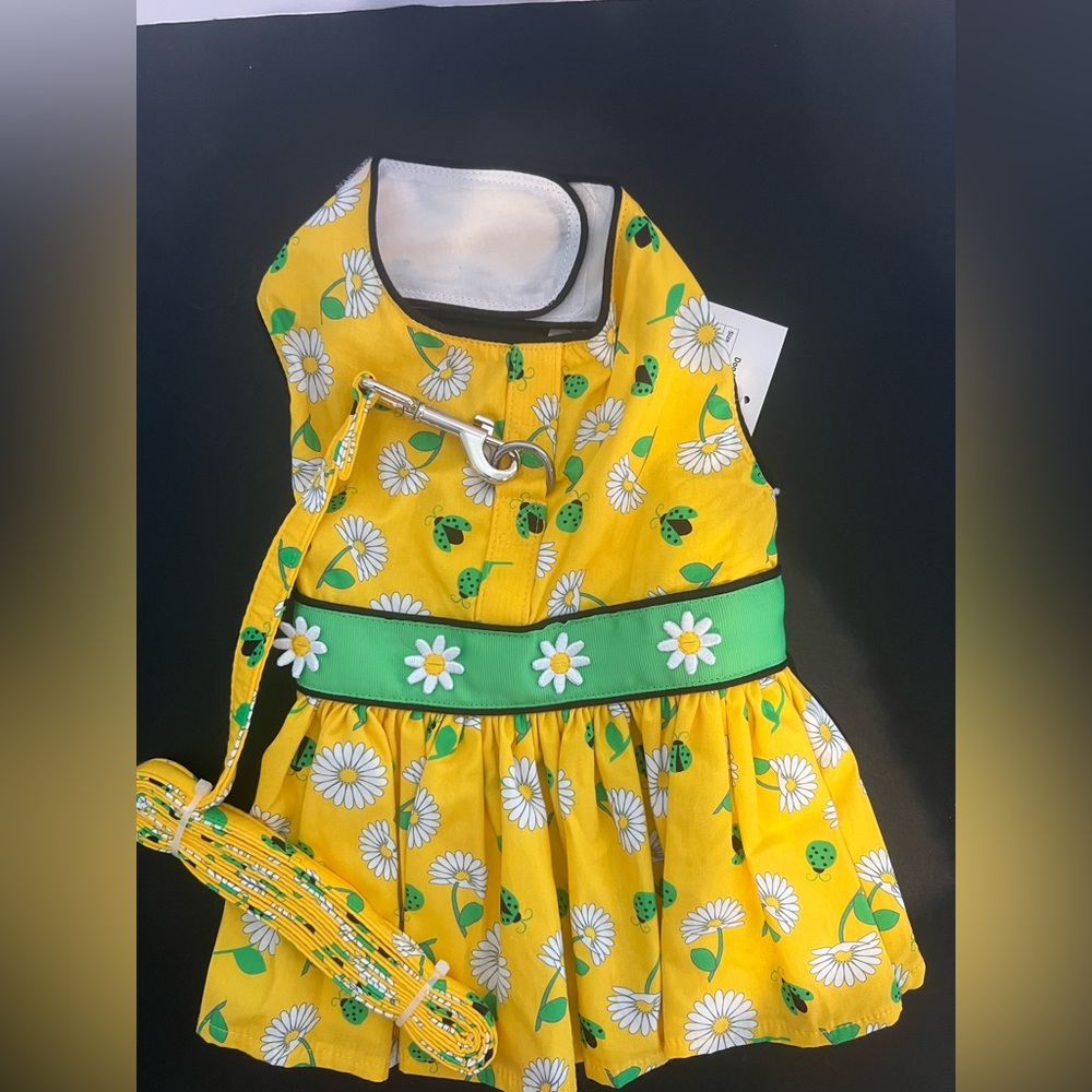 Doggie Design, size medium .Pet Dress, Dog/Cat Dress